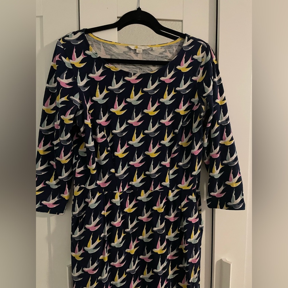 Boden Navy Dress with Pink and Yellow Bird Print Sz. 8 Cute!!! - Picture 2 of 7